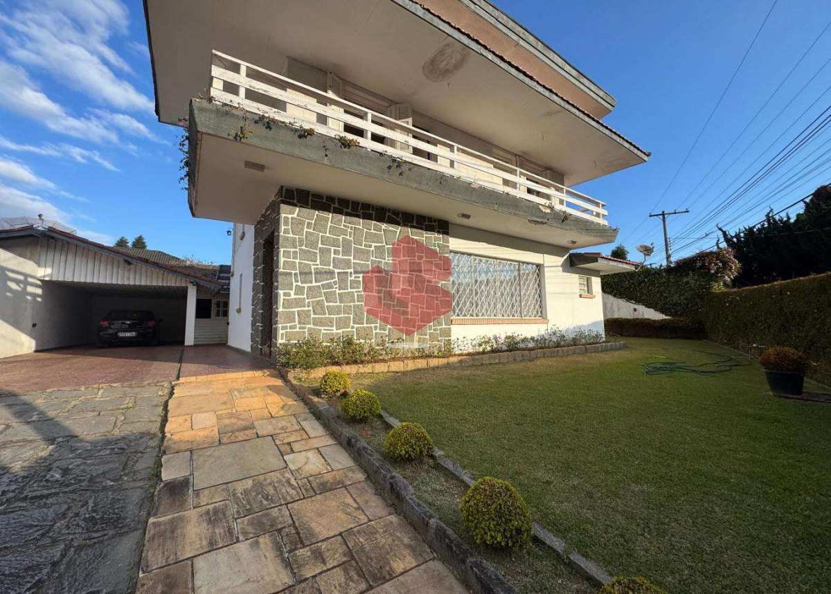Casa à venda com 4 quartos, 276m² - Vila Fracalanza,Campos do Jordão