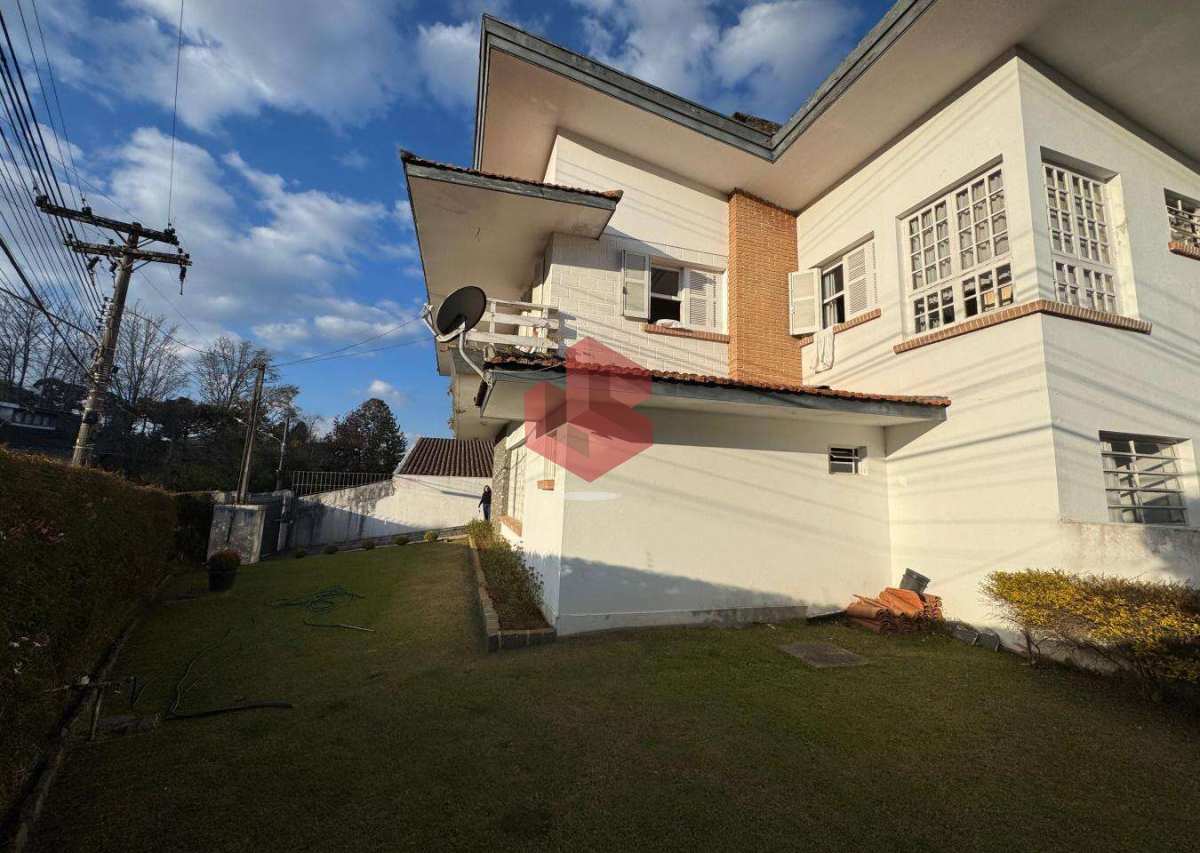 Casa à venda com 4 quartos, 276m² - Vila Fracalanza,Campos do Jordão
