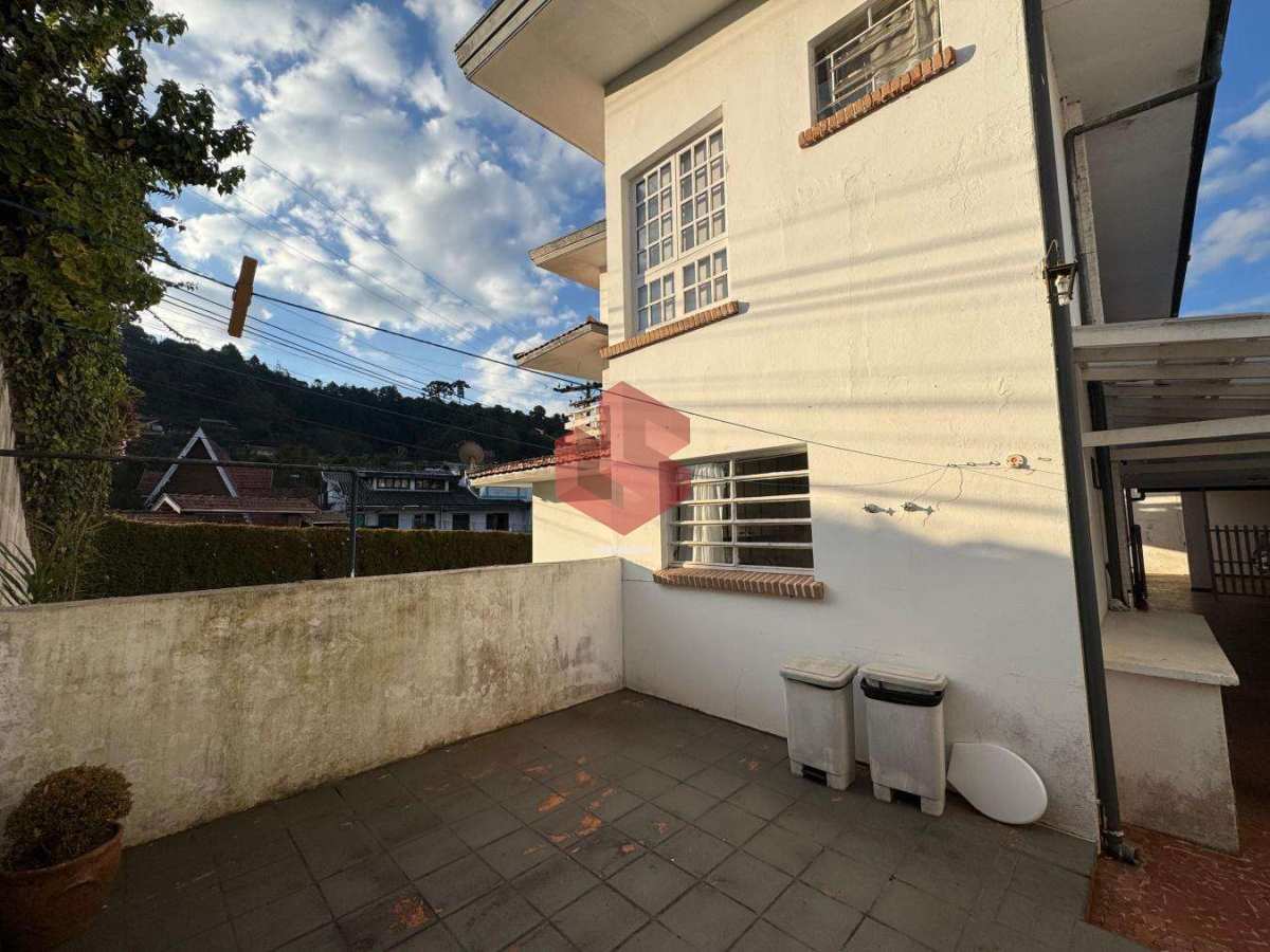 Casa à venda em Campos do Jordão, Vila Fracalanza, com 4 quartos, 276m² - Grupo Sena Consultoria Imobiliária