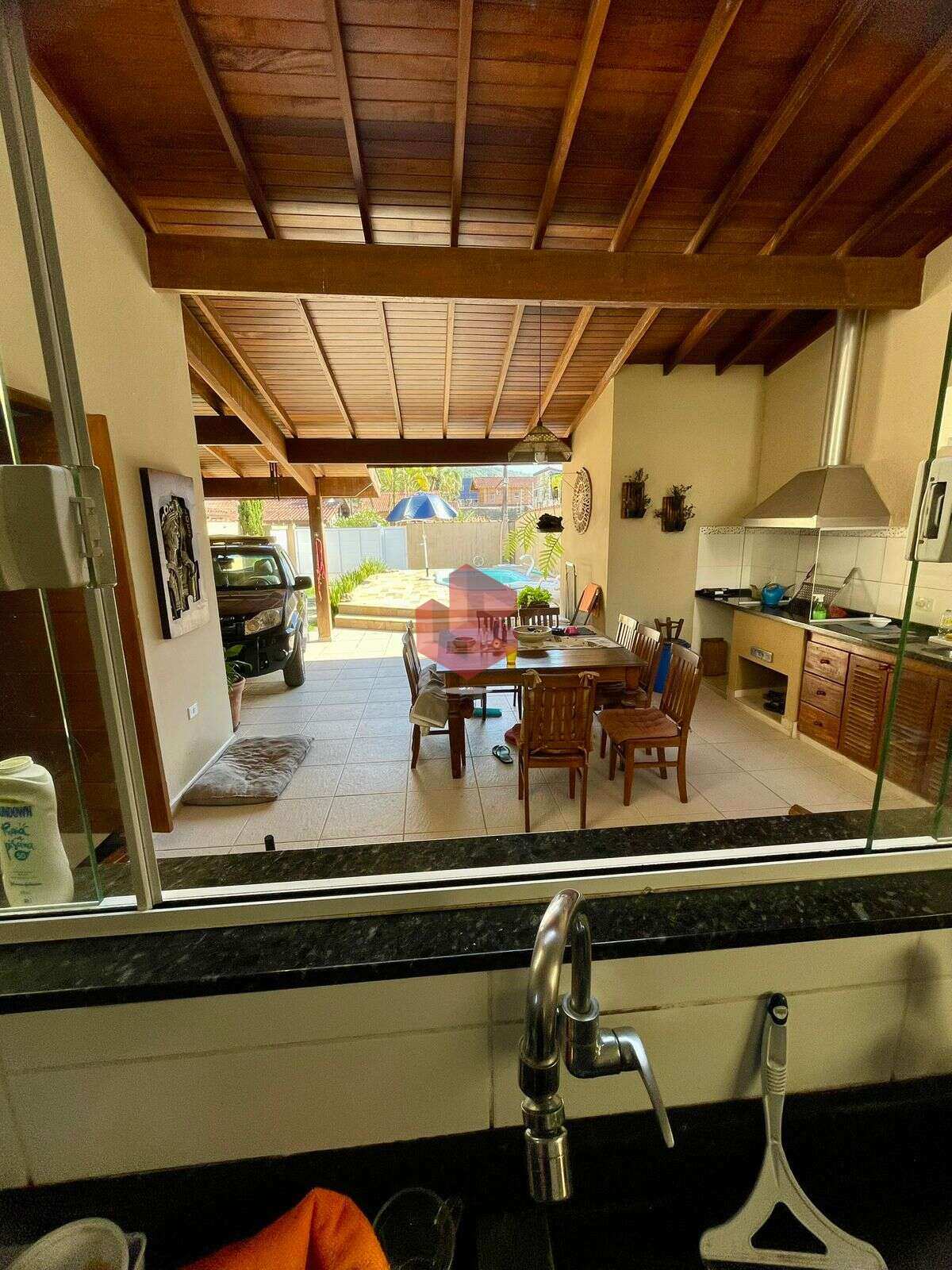 Casa à venda em Ubatuba, Toninhas, com 4 quartos, 205,33m² - Grupo Sena Consultoria Imobiliária